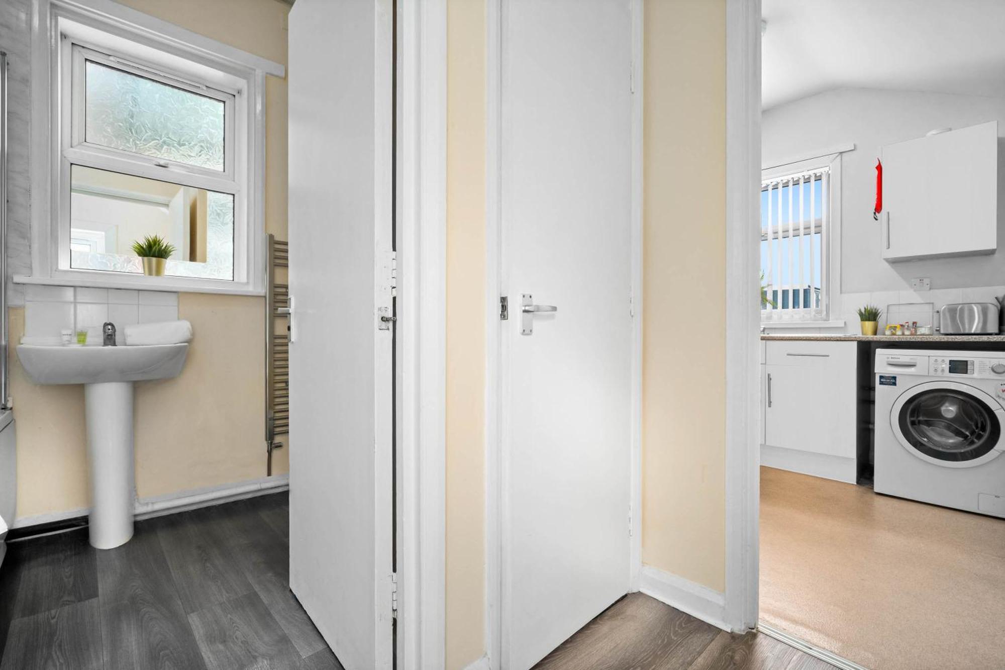 Two Bedroom Apartment - Single Beds - Accommodates 3 - Street Parking - Top Rated -Wbb West Bromwich Exterior foto