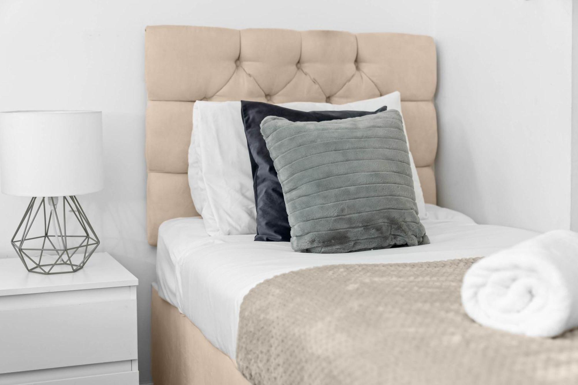 Two Bedroom Apartment - Single Beds - Accommodates 3 - Street Parking - Top Rated -Wbb West Bromwich Exterior foto