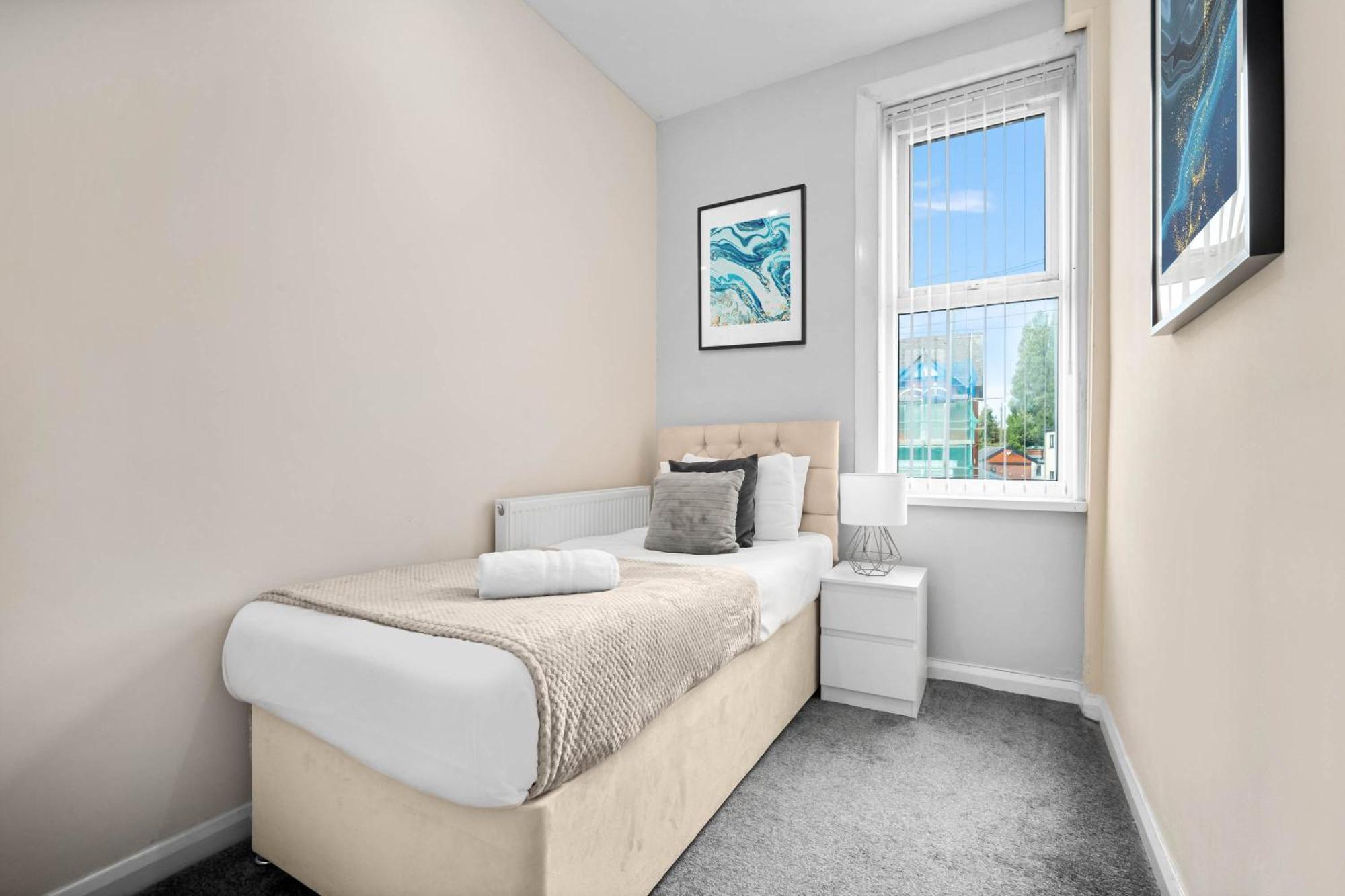 Two Bedroom Apartment - Single Beds - Accommodates 3 - Street Parking - Top Rated -Wbb West Bromwich Exterior foto